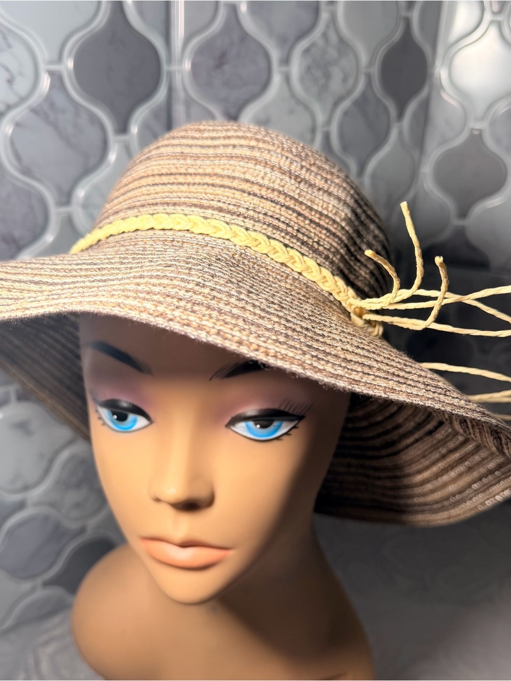 Merona Beige Straw Sun Hat with Yellow Braid